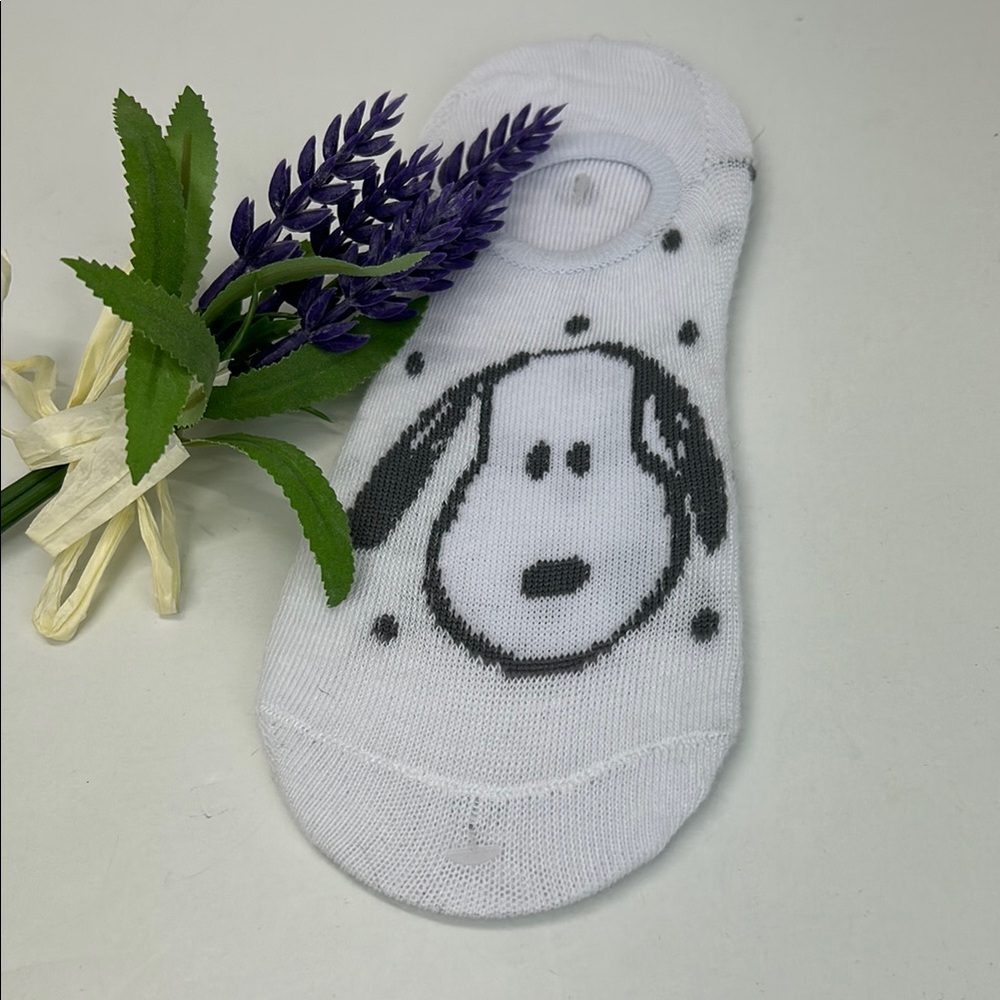 Snoopy Peanuts socks NEW! Adorable Snoopy design